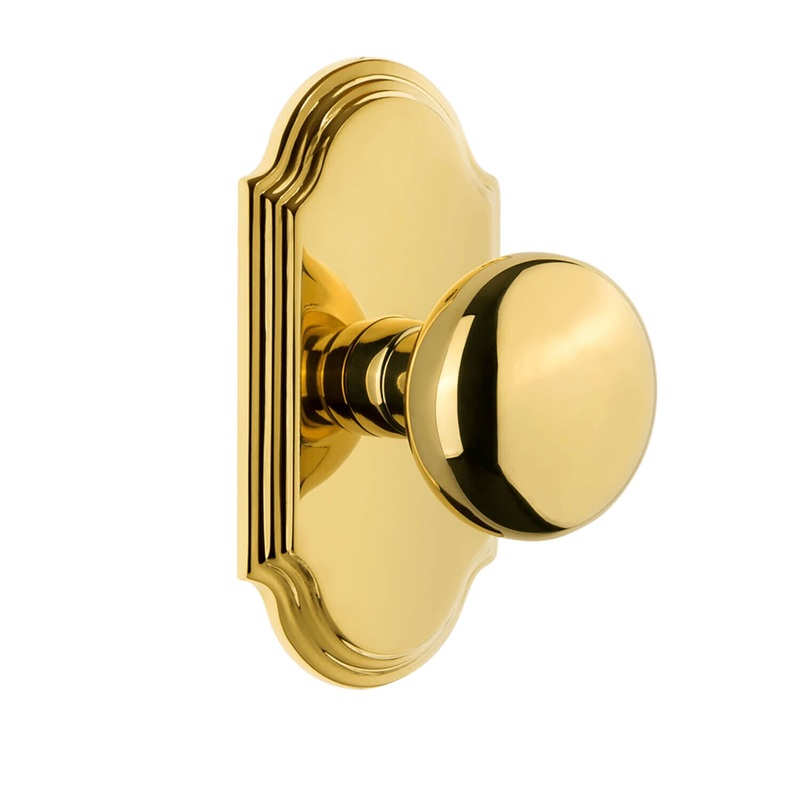 Arc Short Plate with Fifth Avenue Knob in Lifetime Brass