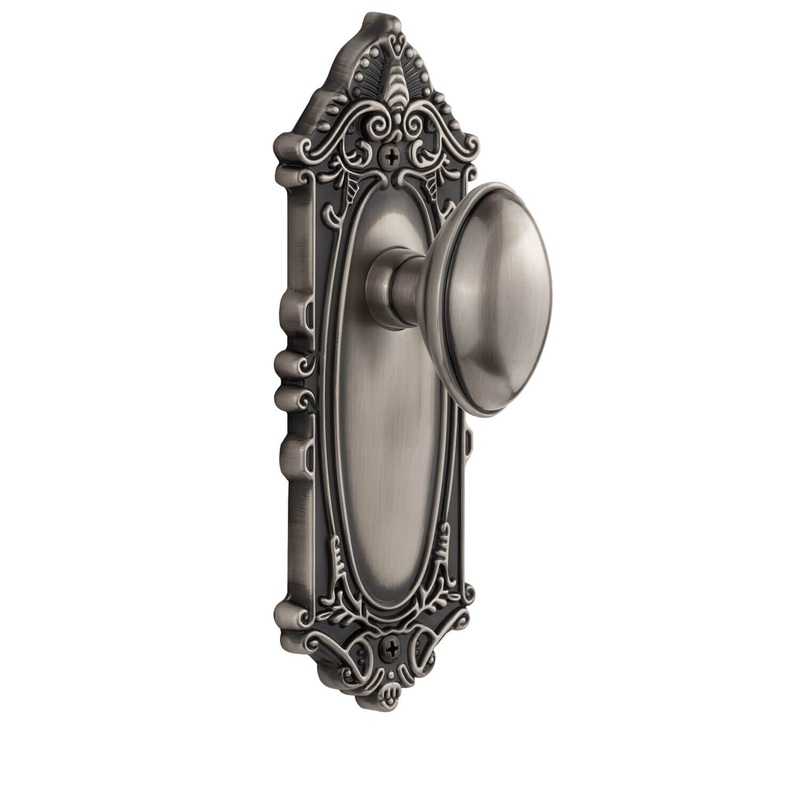 Grande Victorian Long Plate with Eden Prairie Knob in Antique Pewter
