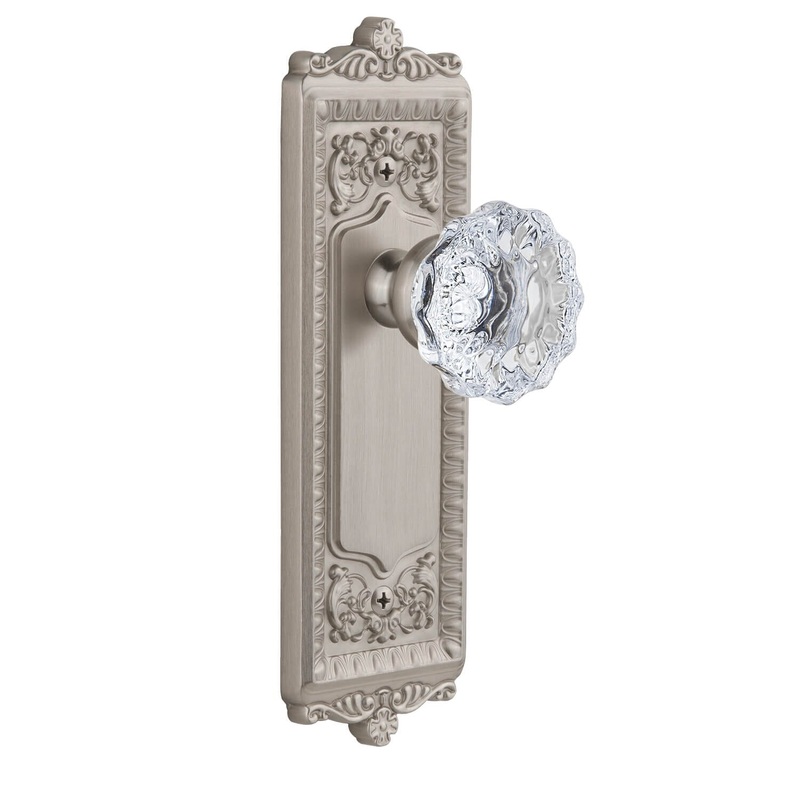 Windsor Long Plate with Fontainebleau Crystal Knob in Satin Nickel